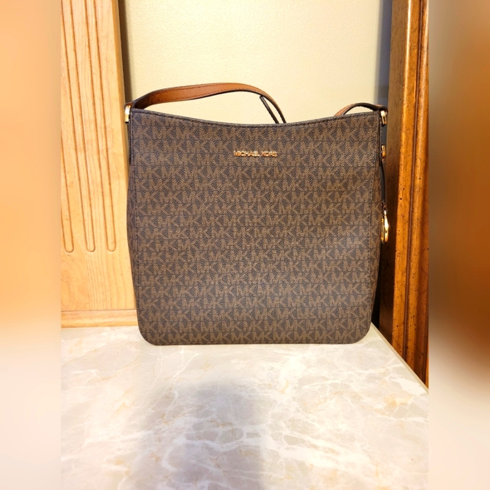 Michael Kors Crossbody 10in by 11in Excellent Condition